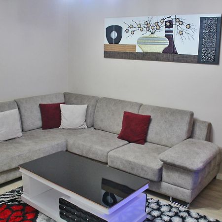 Essy'S Apartment Korce Bagian luar foto