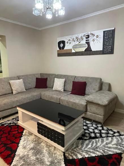 Essy'S Apartment Korce Bagian luar foto