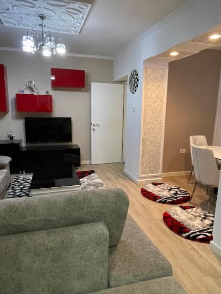Essy'S Apartment Korce Bagian luar foto